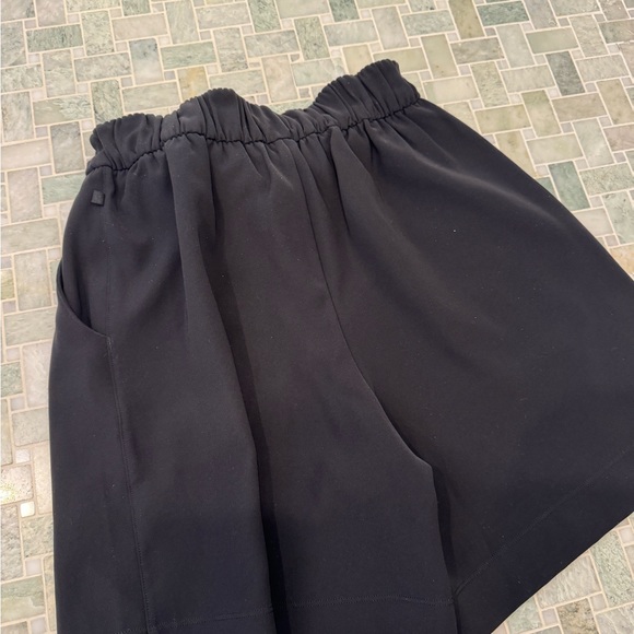 Lululemon Noir Black Belted Paper Bag Wide legs Pull on Shorts Women's Sz 4 - Picture 4 of 5
